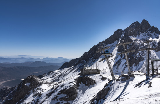 玉龍雪山上的索道