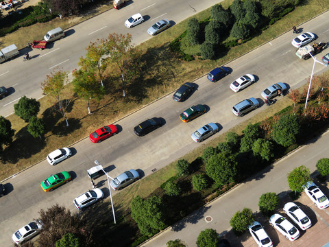俯拍道路車輛
