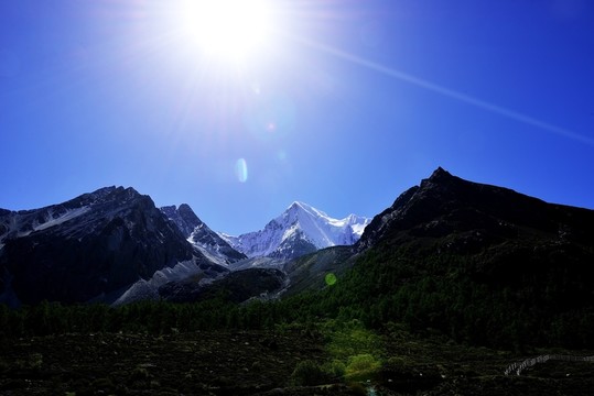 藍(lán)天和雪山