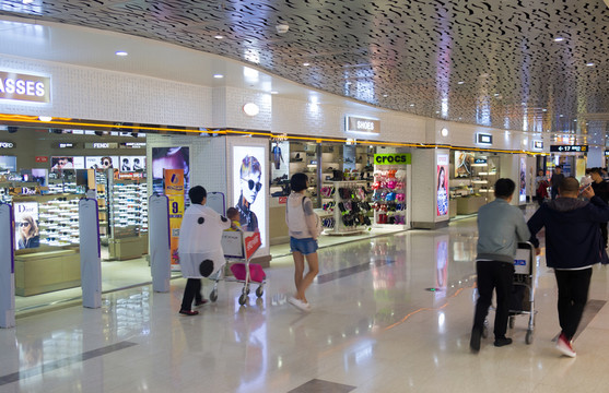 ?？诿捞m國際機(jī)場航站樓免稅店