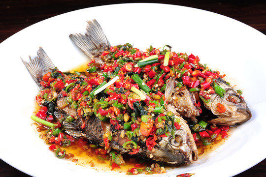 家常煎鯽魚