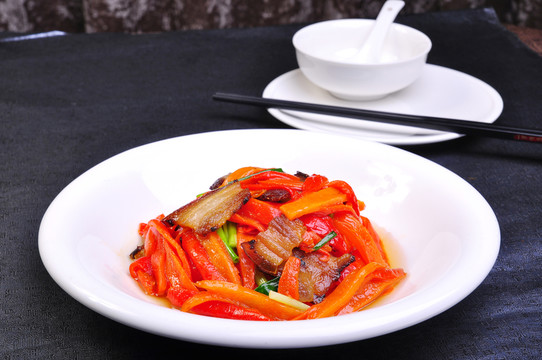 燒辣椒炒臘肉