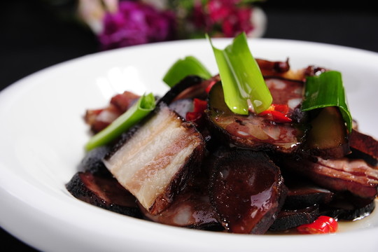 豬血丸子炒臘肉