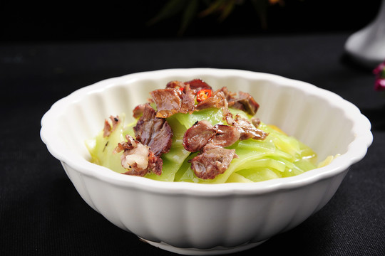 萵筍片燜拆骨肉