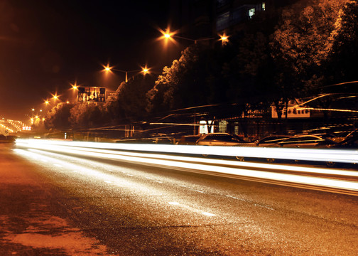 夜晚城市汽車燈光軌跡