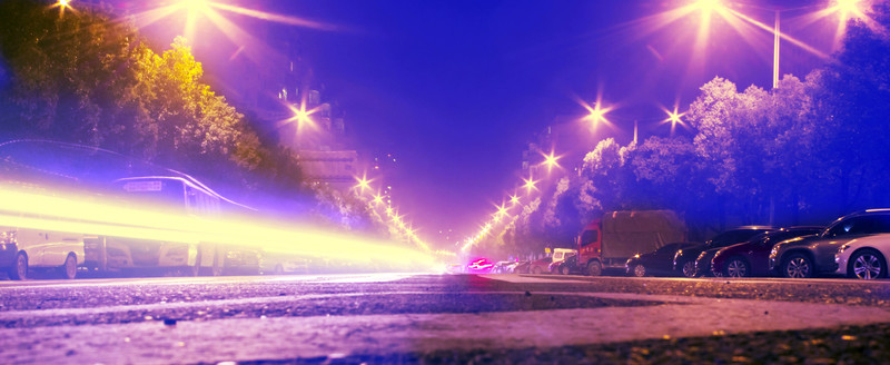 夜晚城市汽車燈光軌跡