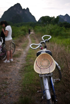 陽(yáng)朔遇龍河騎行