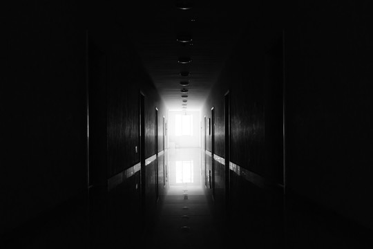 黑暗走廊