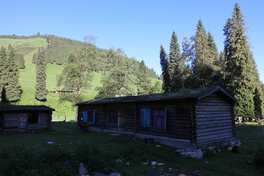 山溝木屋