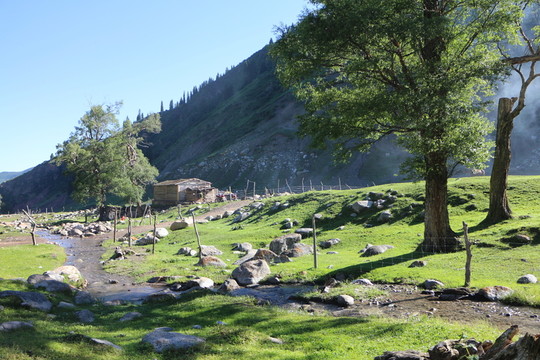 瓊庫(kù)什臺(tái) 山谷清泉