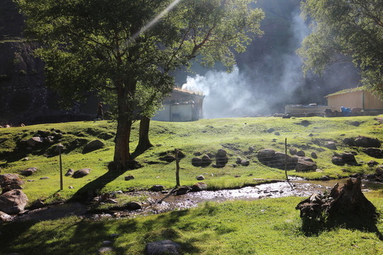 瓊庫(kù)什臺(tái) 山谷清泉