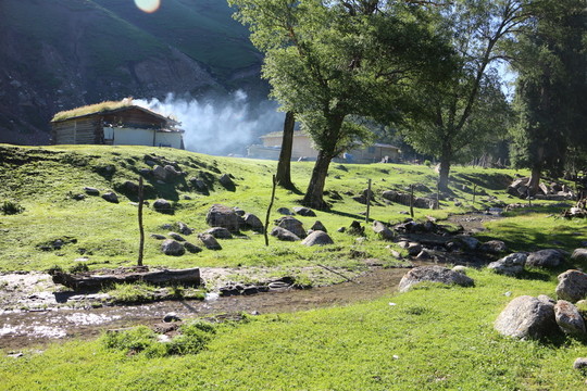 瓊庫什臺 山谷清泉
