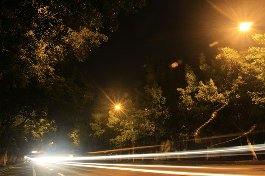 汽車燈光軌跡