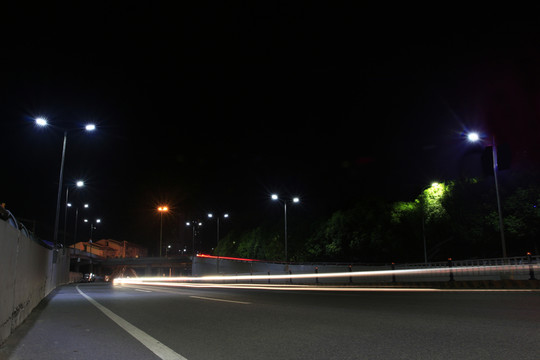 城市夜景汽車燈光軌跡