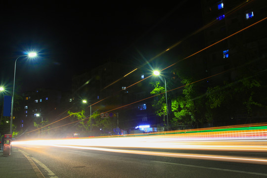 城市夜景汽車燈光軌跡