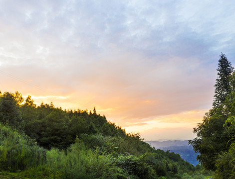 夏天山頂落日風(fēng)光