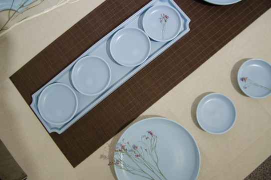 瓷質(zhì)餐具