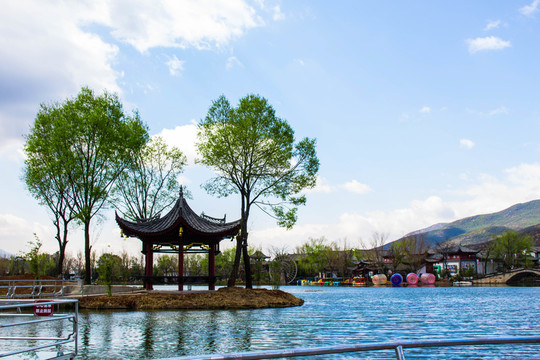 麗江觀音峽藍(lán)天白云風(fēng)景
