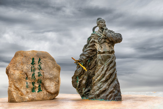 中衛(wèi)沙坡頭王維塑像
