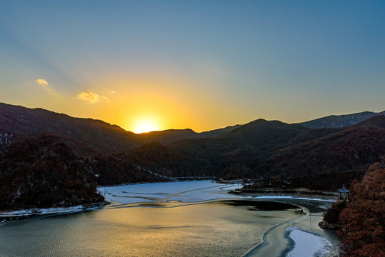 淋漓湖夕陽(yáng)