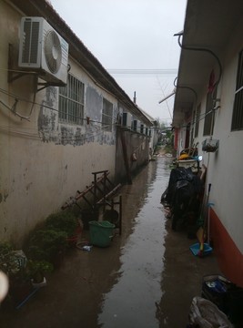 雨中小巷