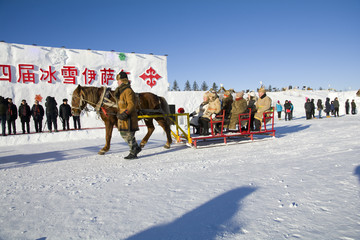 伊薩人節(jié)  馬拉雪橇