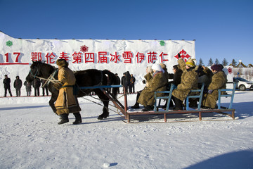 伊薩人節(jié)  馬拉雪橇