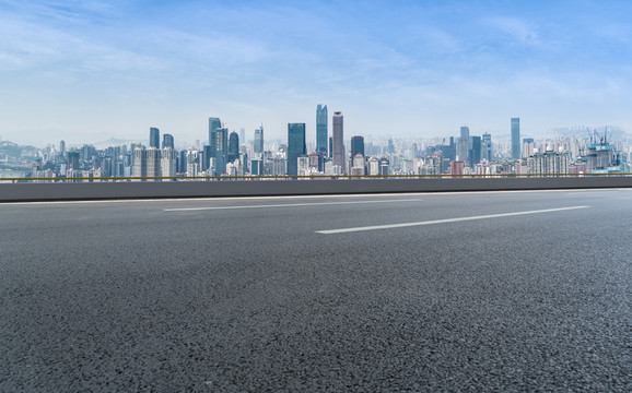 城市道路摩天大樓天際線