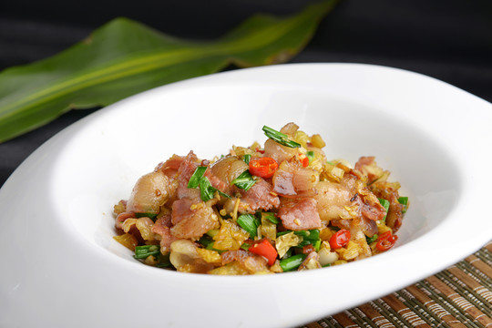 白辣椒炒風(fēng)吹肉