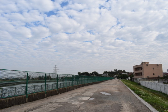 河邊高積云魚(yú)鱗云司馬村