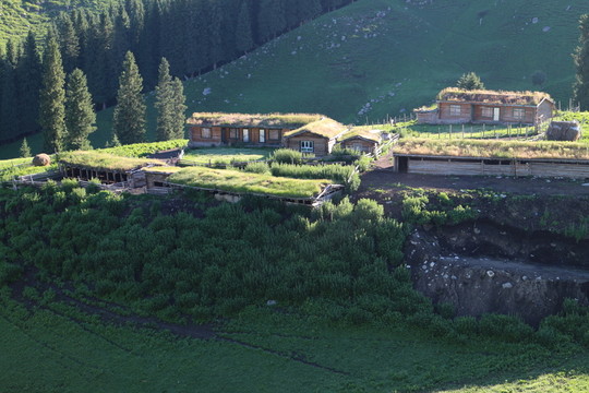 瓊庫什臺 小山村