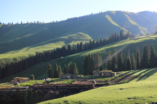 瓊庫什臺 小山村