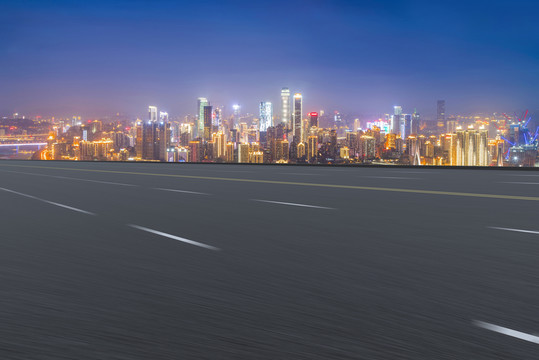 城市道路夜景摩天大樓天際線