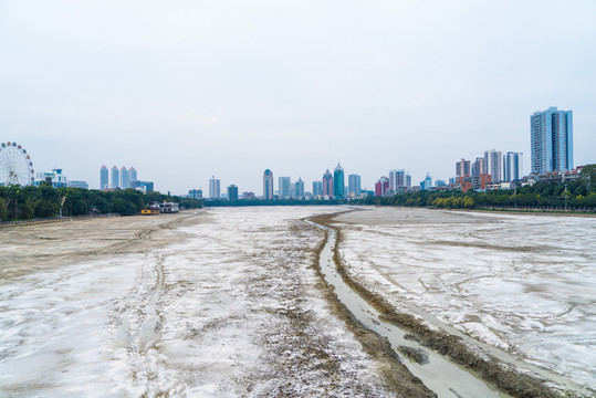 南湖公園干枯的湖泊