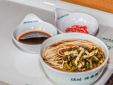 雪菜肉絲面