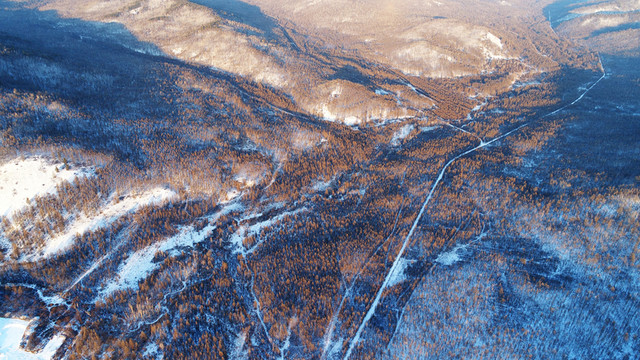 林海雪原山嶺起伏
