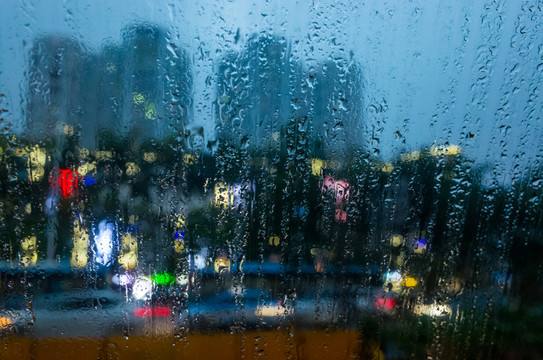 車窗外的城市夜景