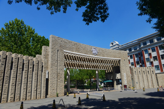 天津南開中學(xué)