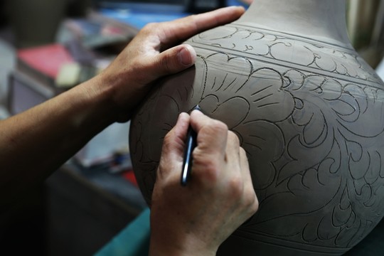 平定黑釉刻花瓷 刻花