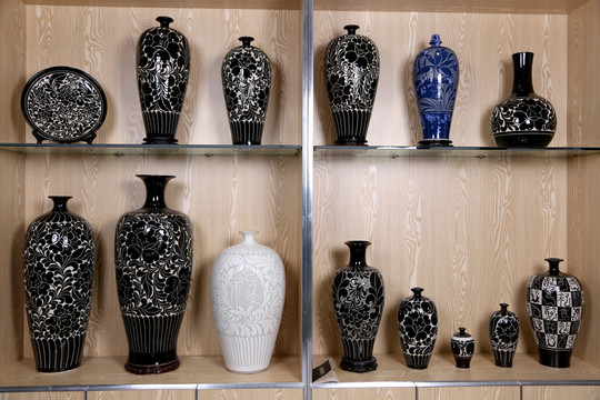 平定黑釉刻花瓷