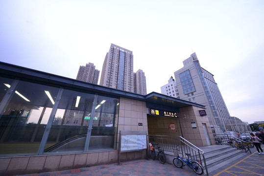 天津地鐵 靖江路站