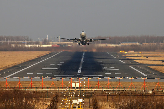 飛機(jī)跑道 飛機(jī)起飛