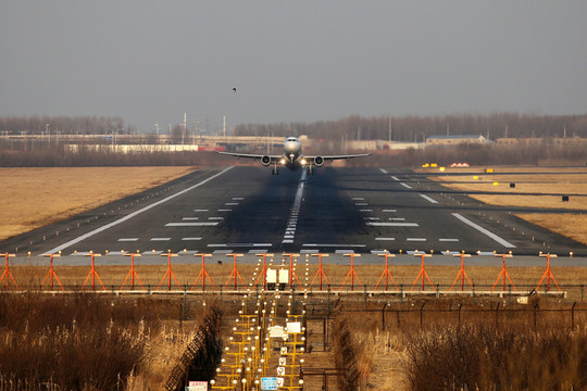 飛機 跑道 起飛 瞬間