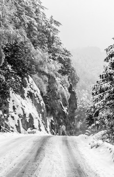 冰雪山路