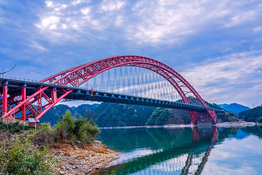 彩虹大橋