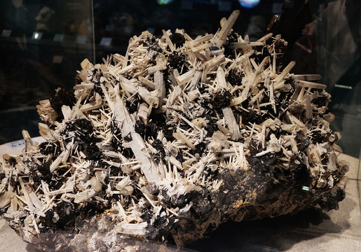 水晶 鏡鐵礦