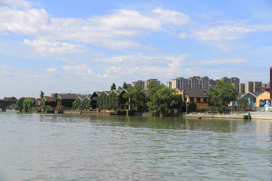 運(yùn)河兩岸