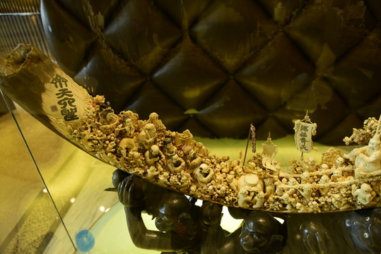 洪福齊天象牙雕塑