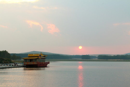 沽源天鵝湖夕陽