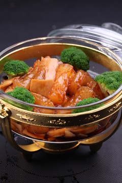 鮑汁野菌鹿根煲